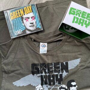 Green Day ¡Tré! CD, 20th Century Breakdown T Shirt & Mug Bundle
